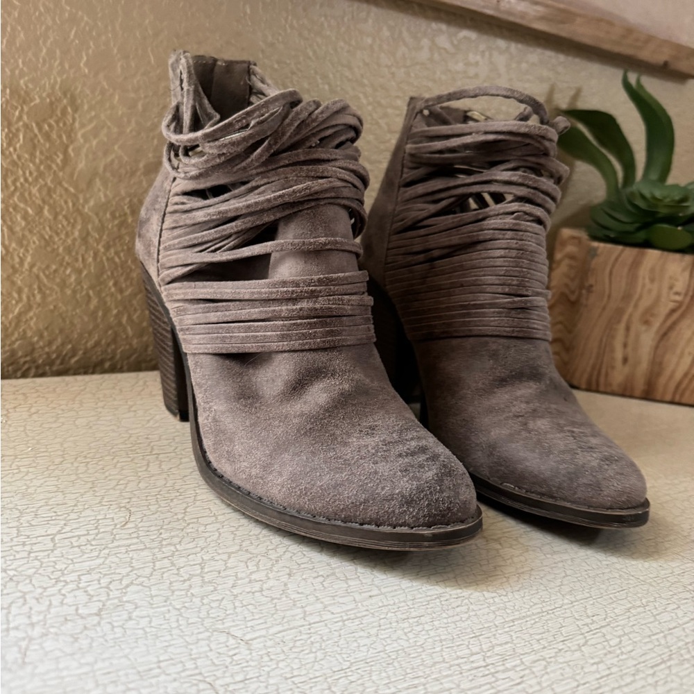 Fergalicious Taupe Ankle Booties Gray Boots sz 6